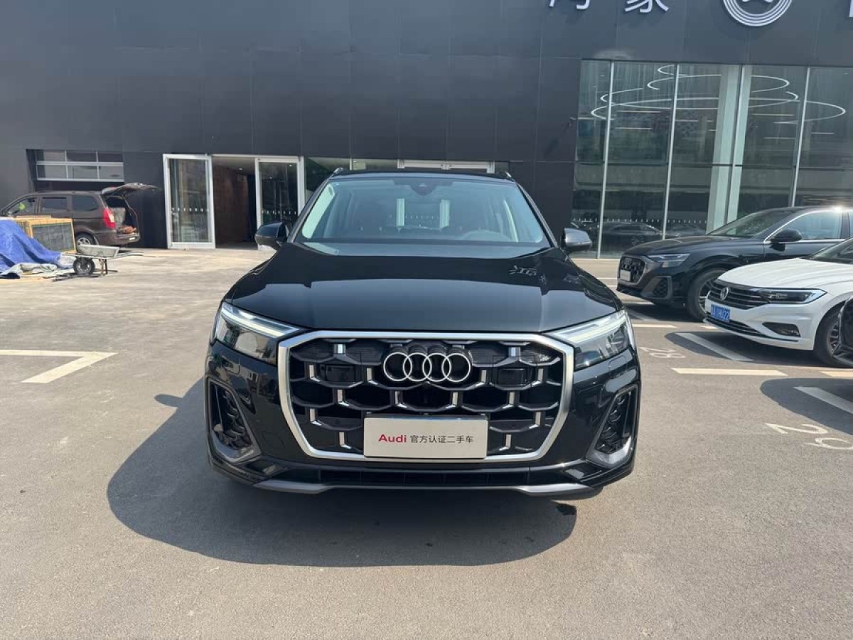 奧迪 奧迪Q7  2024款 45 TFSI quattro S line運(yùn)動(dòng)型圖片