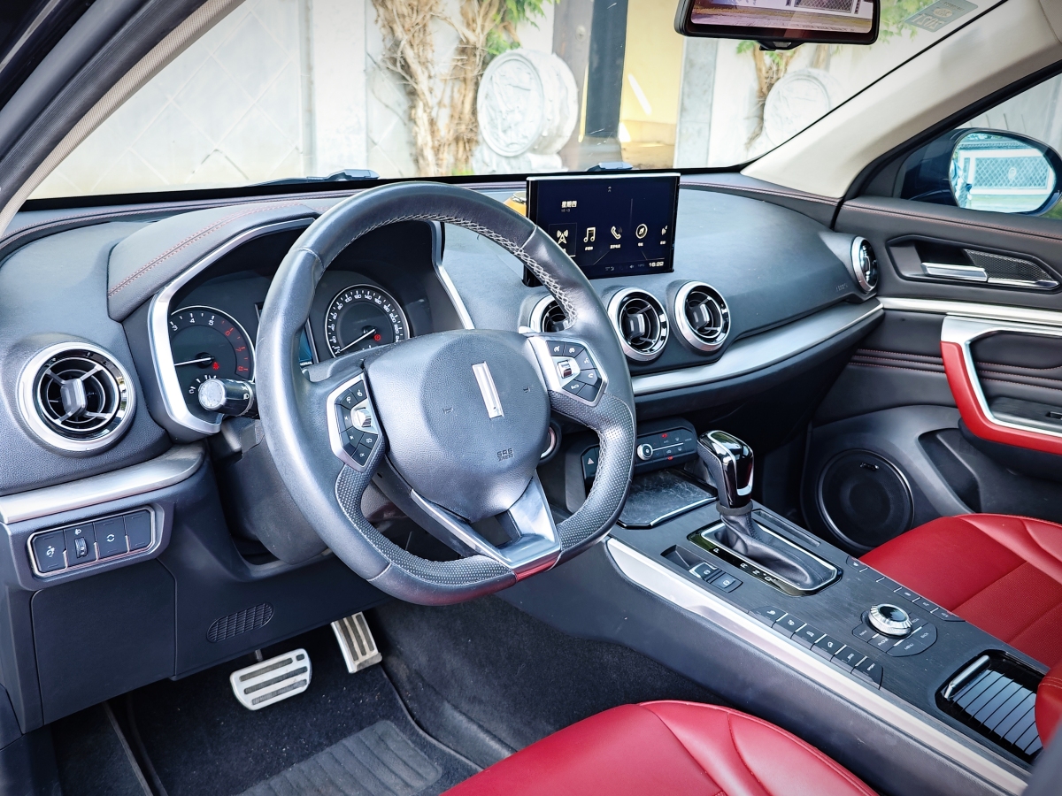 WEY VV5  2019款 升級款 2.0T 兩驅(qū)超豪型圖片