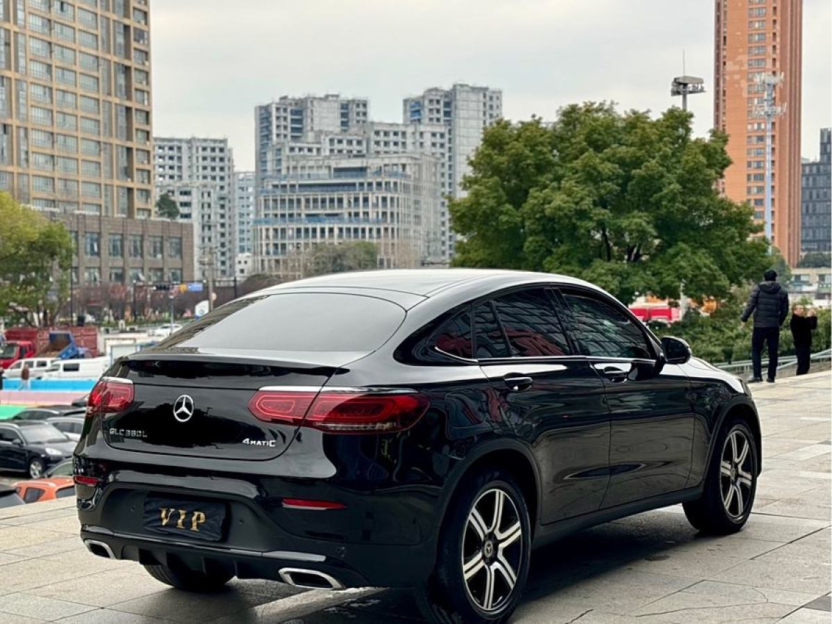 奔馳 奔馳GLC  2021款 GLC 260 4MATIC 轎跑SUV圖片