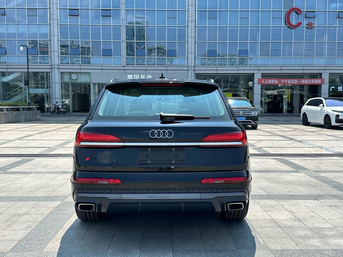 奧迪 奧迪Q7  2023款 45 TFSI quattro S line運(yùn)動(dòng)型圖片