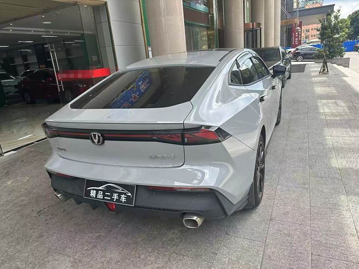 長(zhǎng)安 長(zhǎng)安UNI-V  2022款 1.5T 運(yùn)動(dòng)版圖片