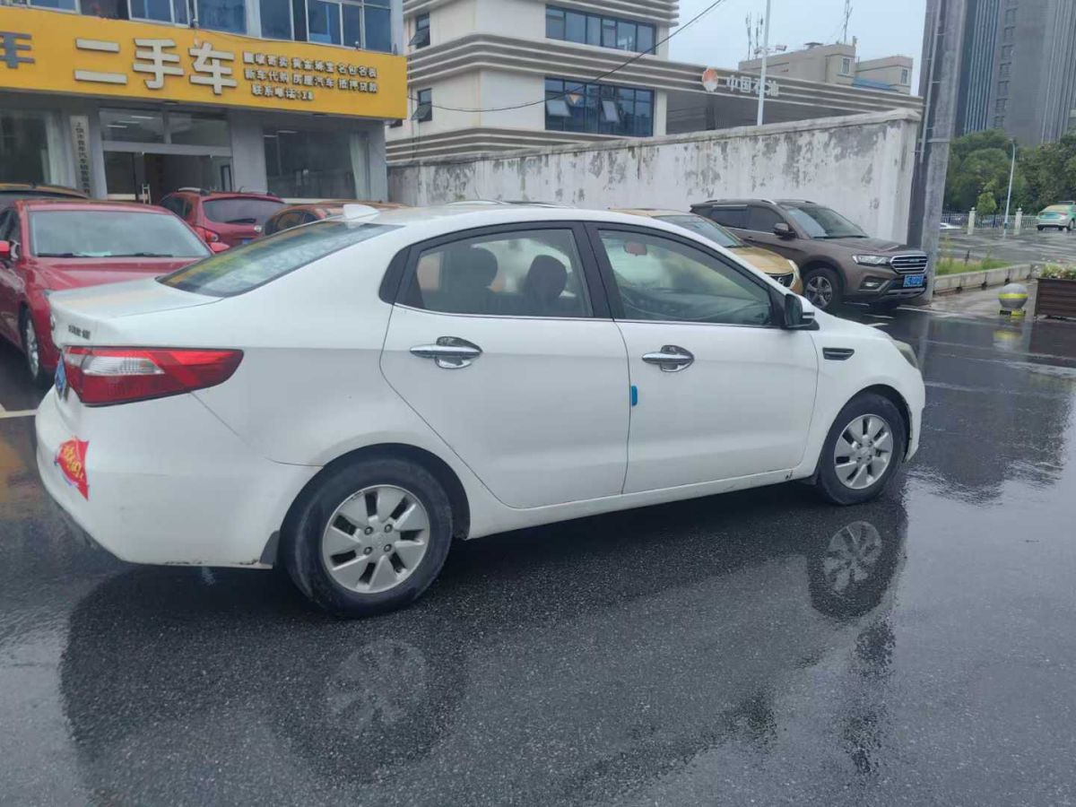 中華 H230  2012款 1.5L AMT天窗型圖片