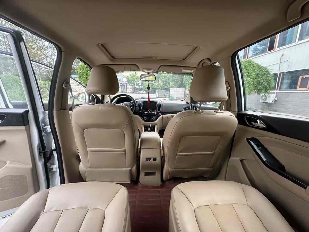 寶駿 730  2014款 1.5L 手動豪華型 7座圖片