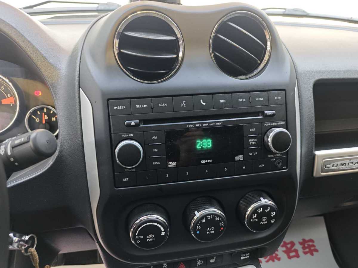 Jeep 指南者  2014款 改款 2.4L 四驅(qū)豪華版圖片