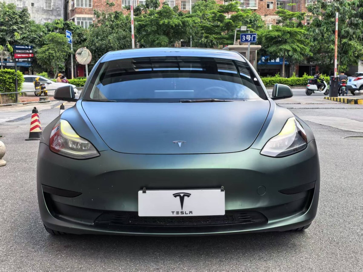 特斯拉 Model 3  2021款 改款 標(biāo)準(zhǔn)續(xù)航后驅(qū)升級版圖片