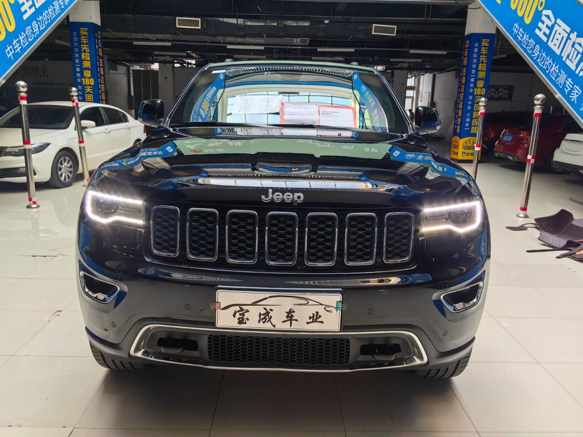 Jeep 大切诺基  2017款 3.0L 精英导航版图片