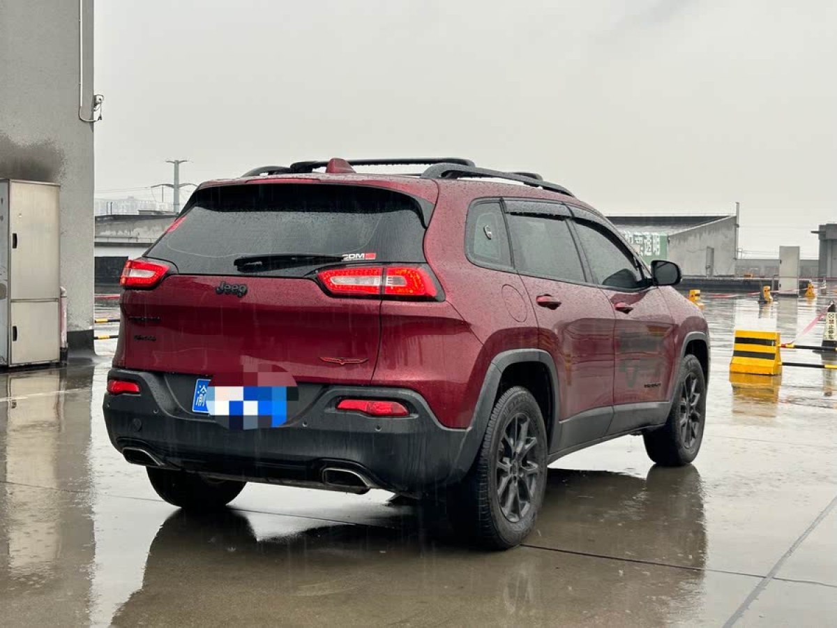 Jeep 自由光  2016款 2.4L 專(zhuān)業(yè)版圖片