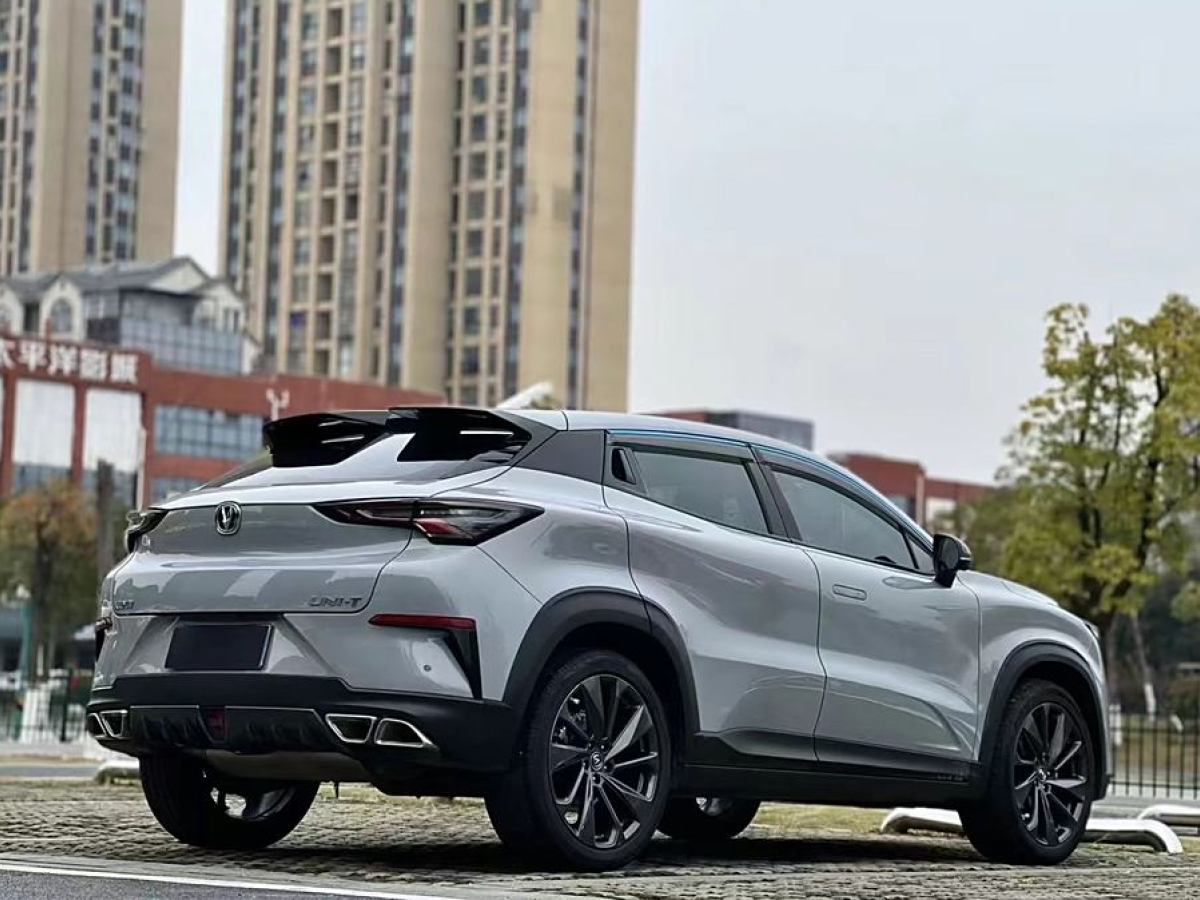 長(zhǎng)安 UNI-T  2020款 1.5T 尊貴型圖片