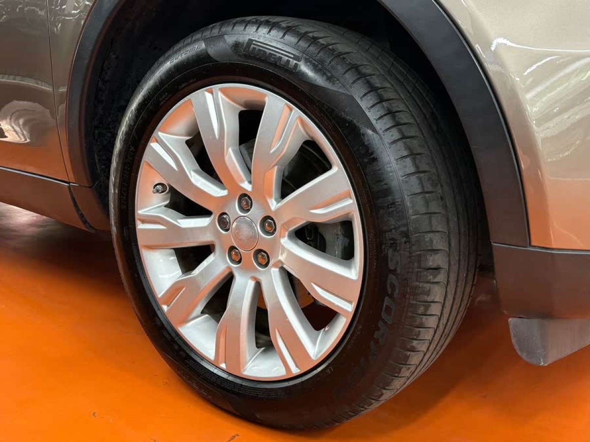 路虎 發(fā)現(xiàn)神行  2016款 2.0T HSE LUXURY圖片