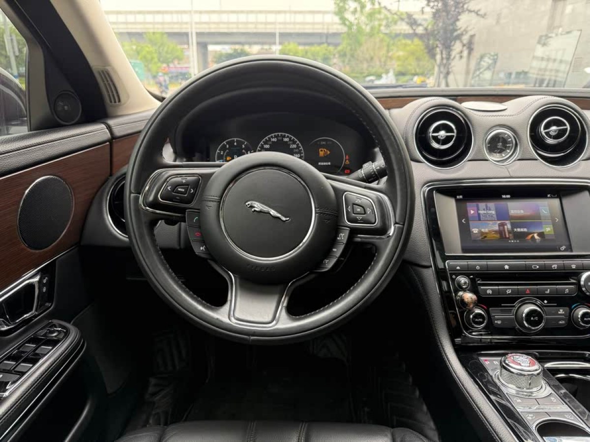 捷豹 XJ  2016款 XJL 2.0T 兩驅(qū)典雅商務(wù)版圖片