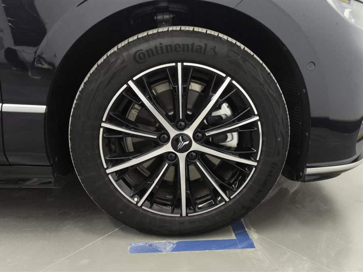 嵐圖 嵐圖追光  2024款 PHEV 四驅(qū)超長續(xù)航行政版圖片