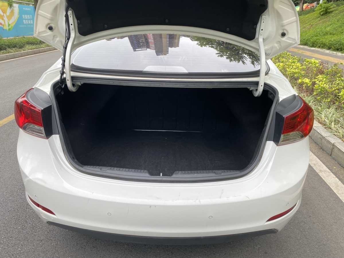 現(xiàn)代 朗動  2015款 1.6L 自動領(lǐng)先型圖片