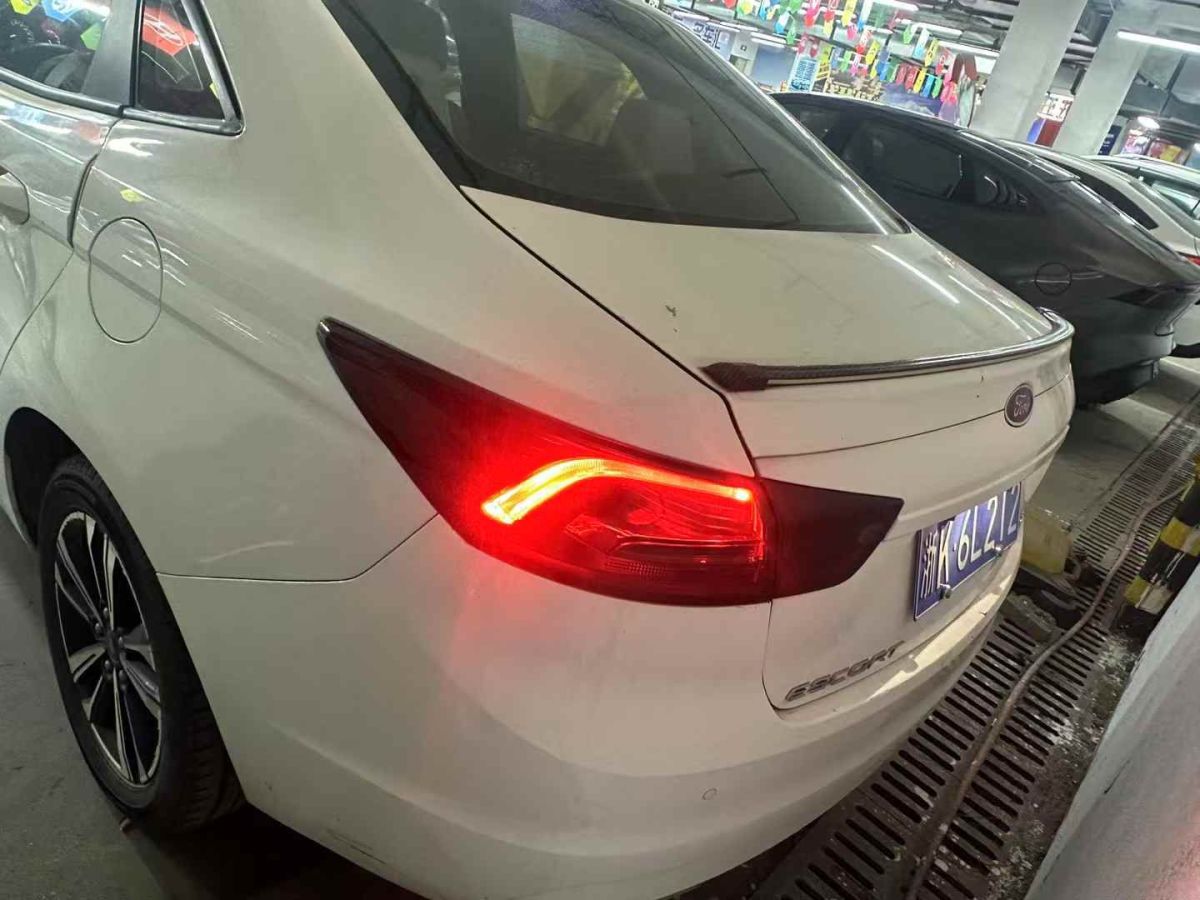福特 全順  2017款 2.0T汽油廂式運(yùn)輸車中軸中頂圖片