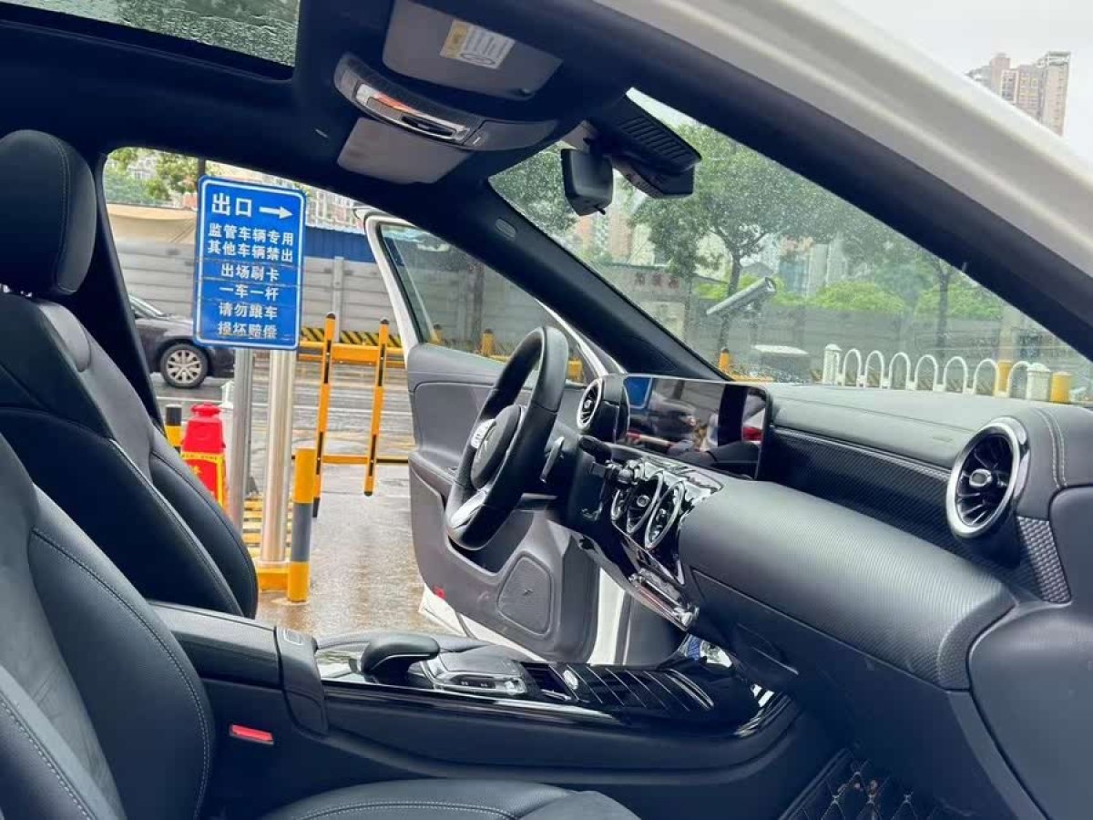 奔馳 奔馳A級  2020款 改款 A 200 L 運動轎車動感型圖片