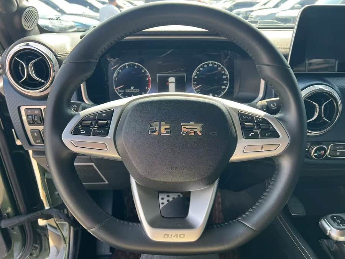 北京 BJ40  2020款 2.0T 自動四驅(qū)致敬2020版?zhèn)b客型圖片