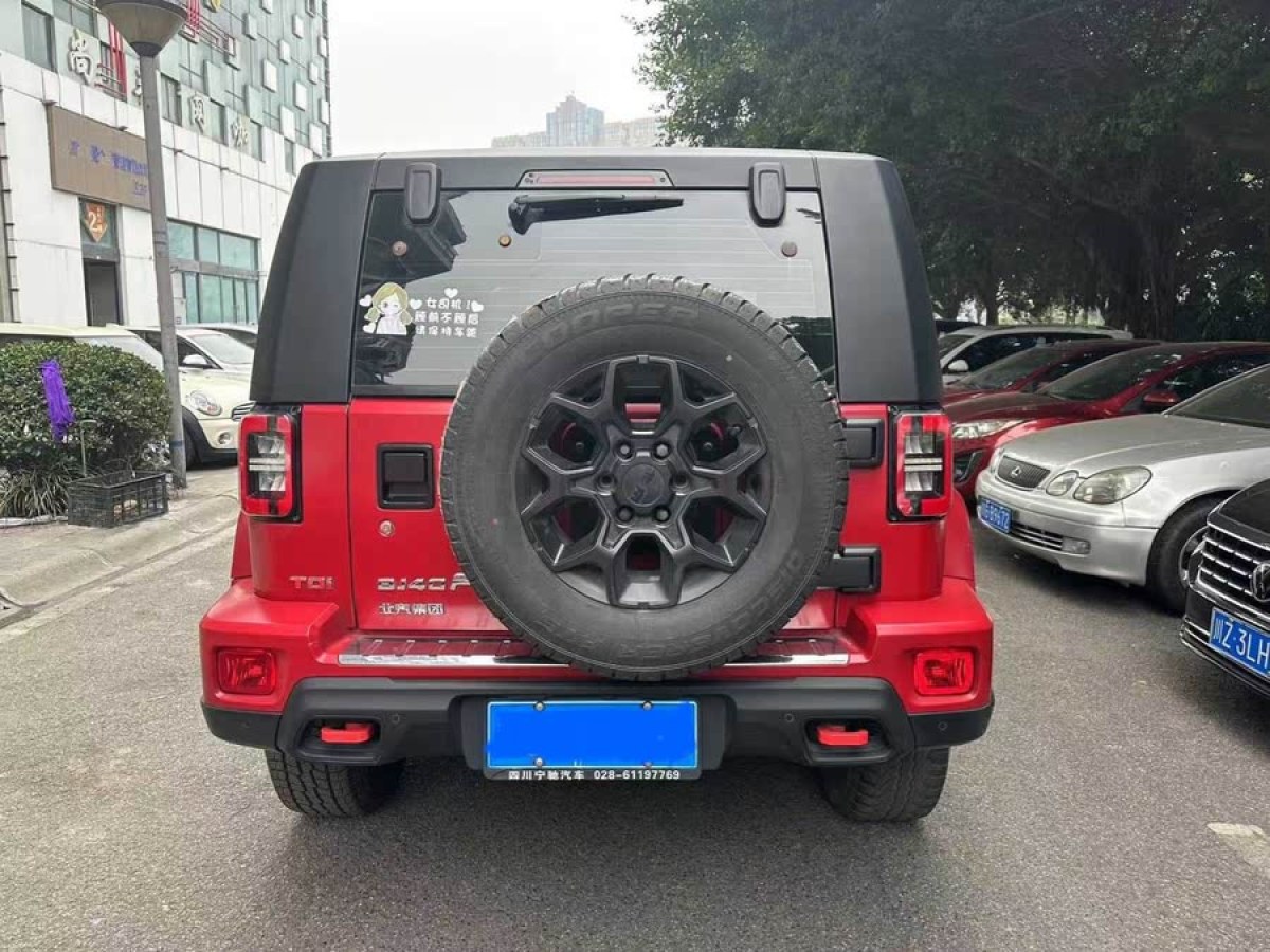 北京 BJ40  2021款 2.0D 自動(dòng)四驅(qū)刀鋒英雄版?zhèn)b客型圖片