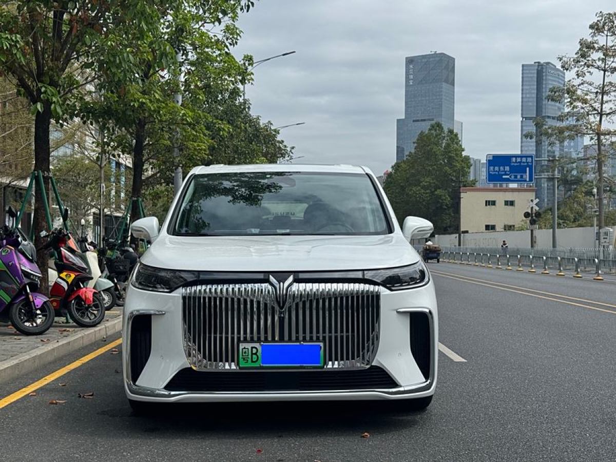 嵐圖 夢想家  2025款 PHEV 四驅(qū)旗艦鯤鵬版圖片