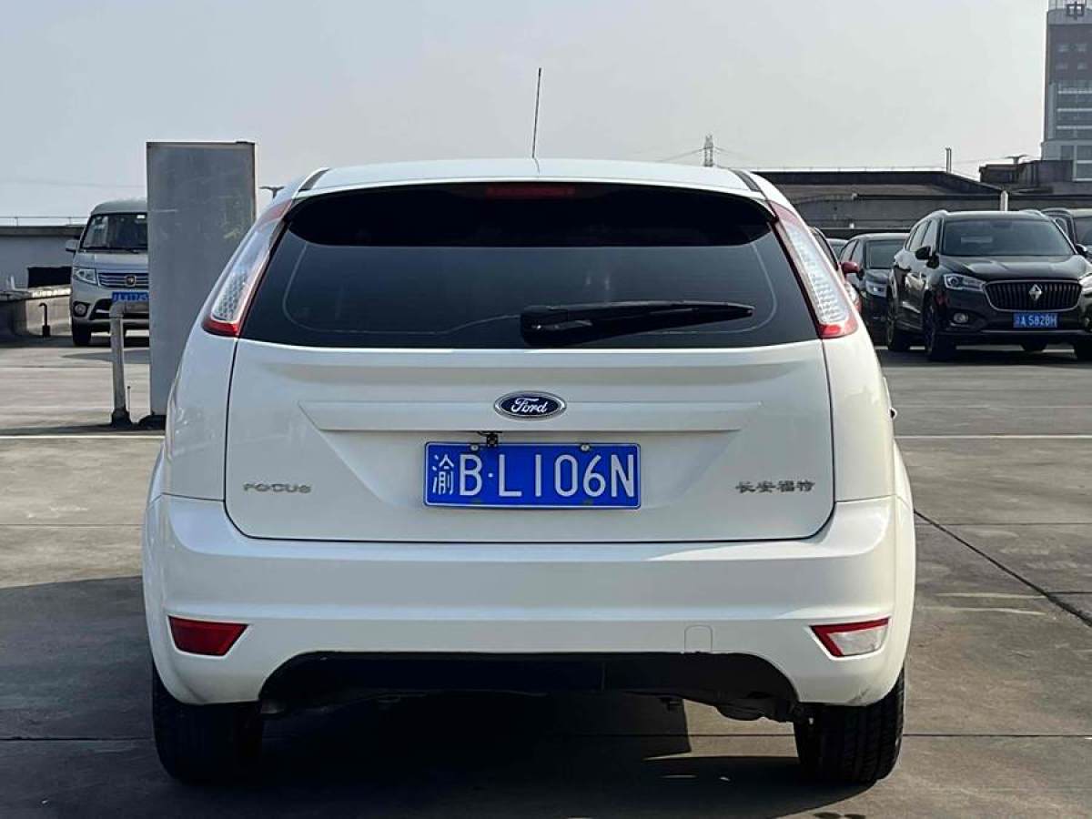 福特 ?？怂? 2013款 兩廂經(jīng)典 1.8L 自動基本型圖片