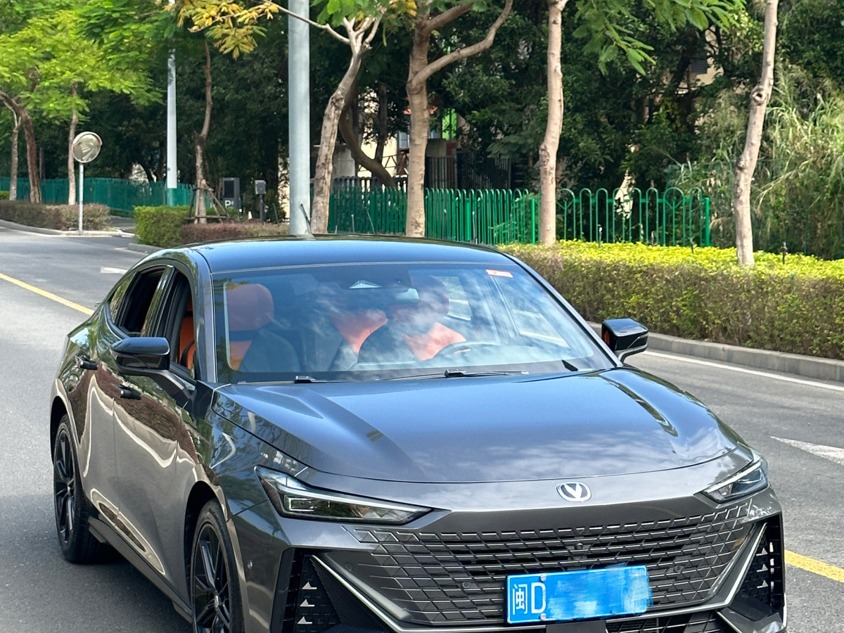 長(zhǎng)安 長(zhǎng)安UNI-V  2022款 1.5T 智慧領(lǐng)航型圖片