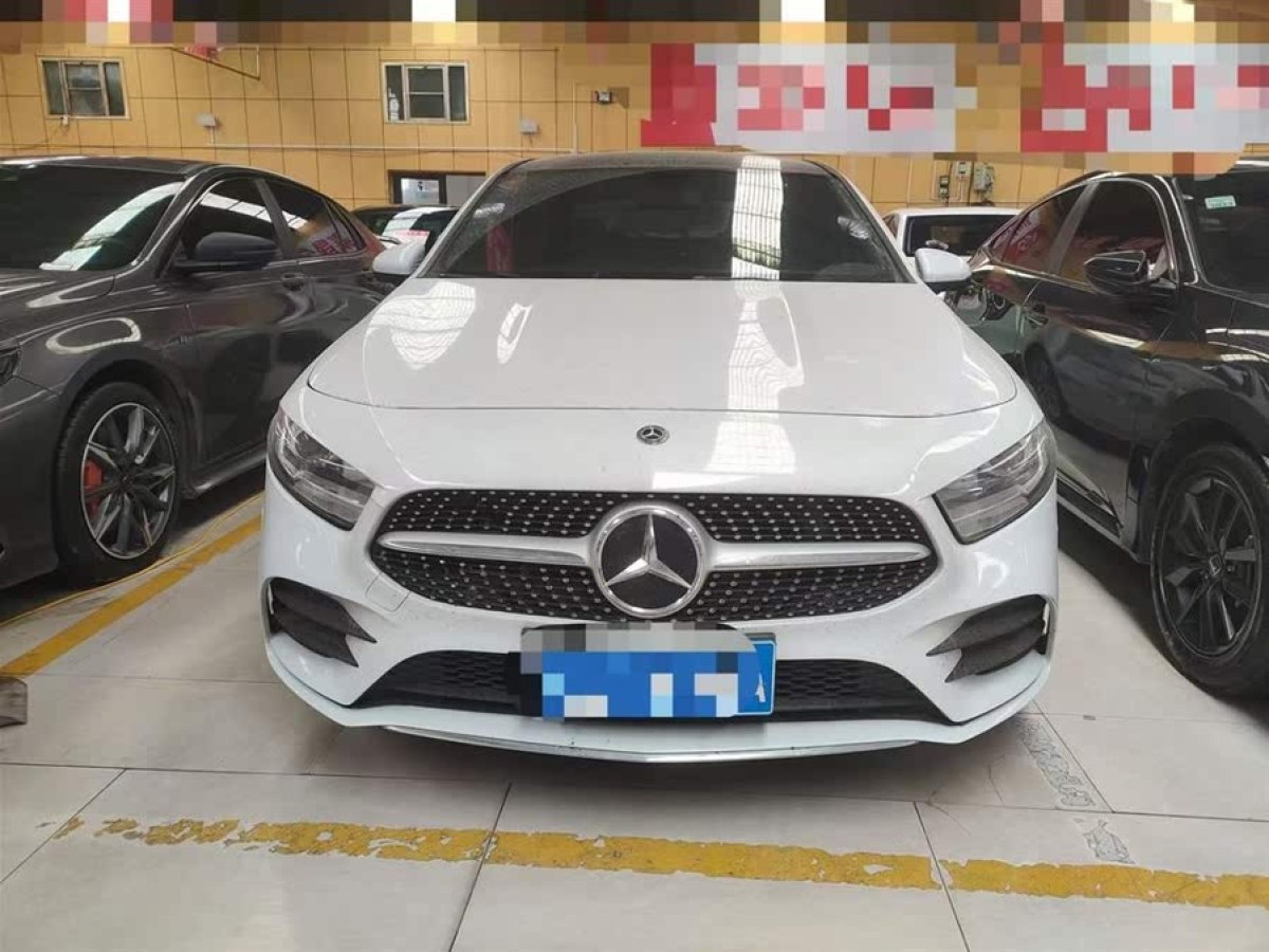 奔馳 奔馳A級(jí)  2020款 改款 A 180 L 運(yùn)動(dòng)轎車圖片
