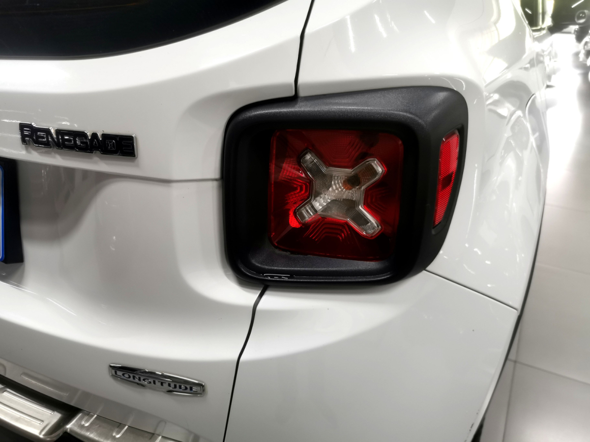 Jeep 自由俠  2019款 220T 自動領(lǐng)先版圖片