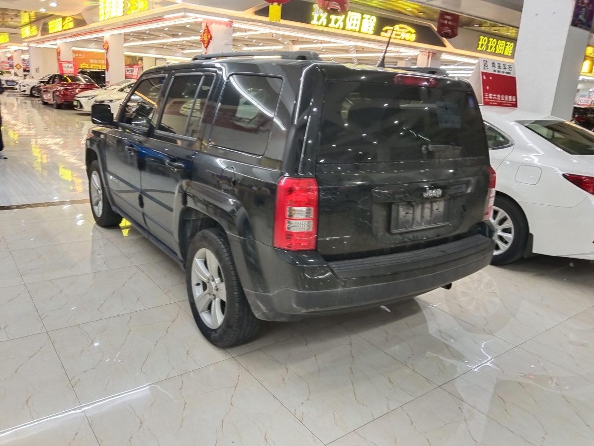 Jeep 自由客  2014款 2.0L 運(yùn)動(dòng)版圖片