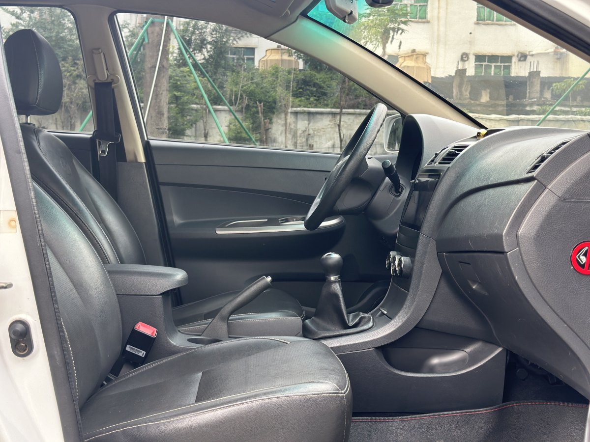 2015年1月比亞迪 L3  2012款 1.5L 手動(dòng)尊貴型