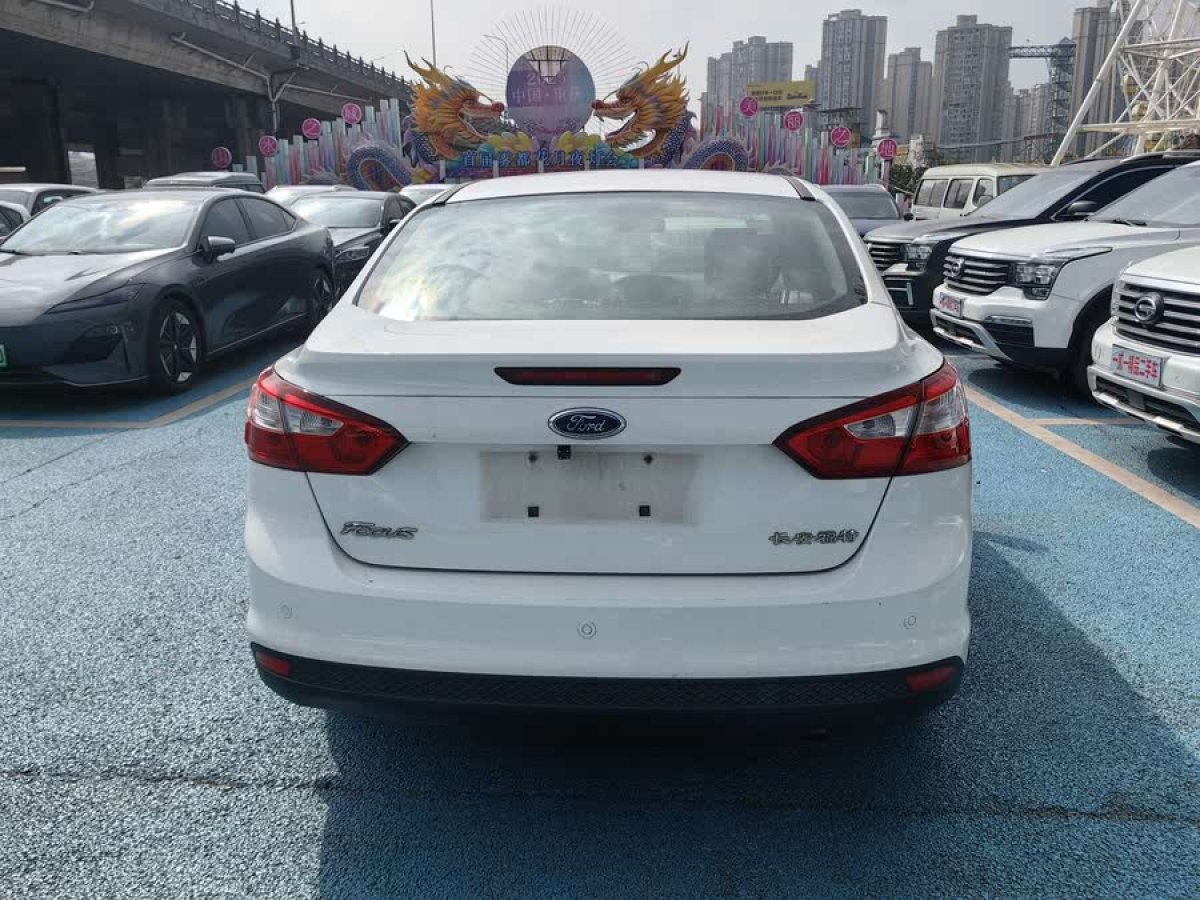 福特 ?？怂? 2012款 三廂 1.6L 自動風尚型圖片