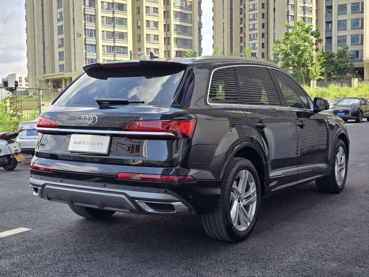 奧迪 奧迪Q7  2023款 45 TFSI quattro S line運(yùn)動(dòng)型圖片
