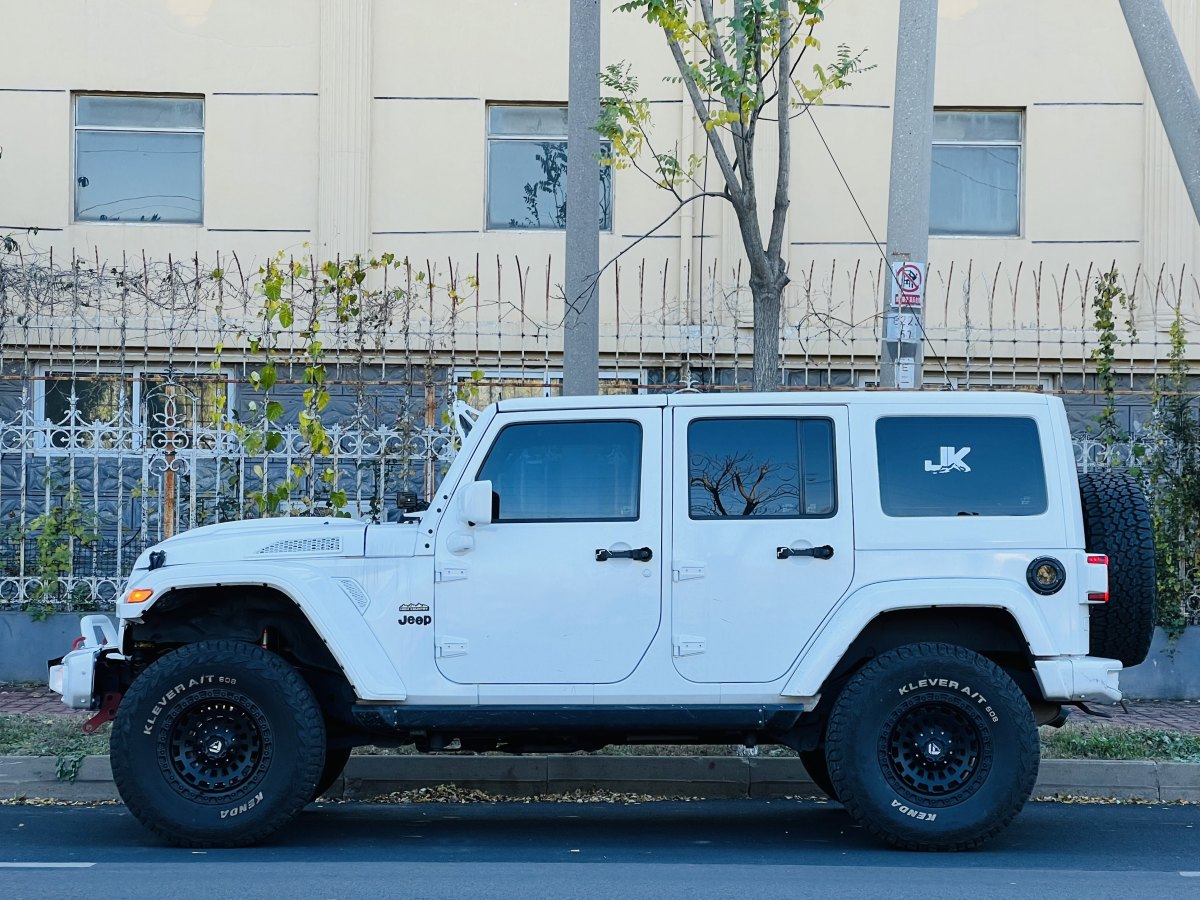 Jeep 牧馬人  2015款 3.0L Sahara 四門版圖片