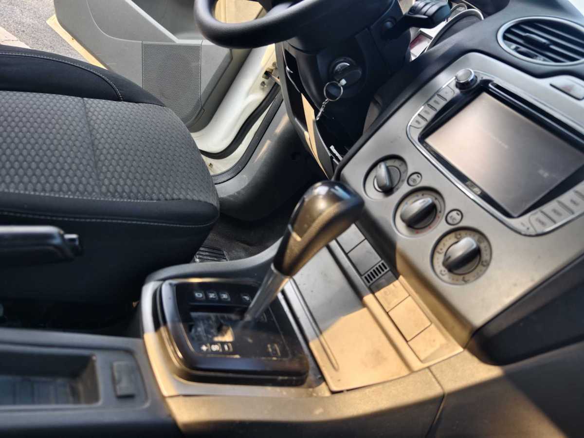 福特 ?？怂? 2013款 兩廂經(jīng)典 1.8L 自動基本型圖片