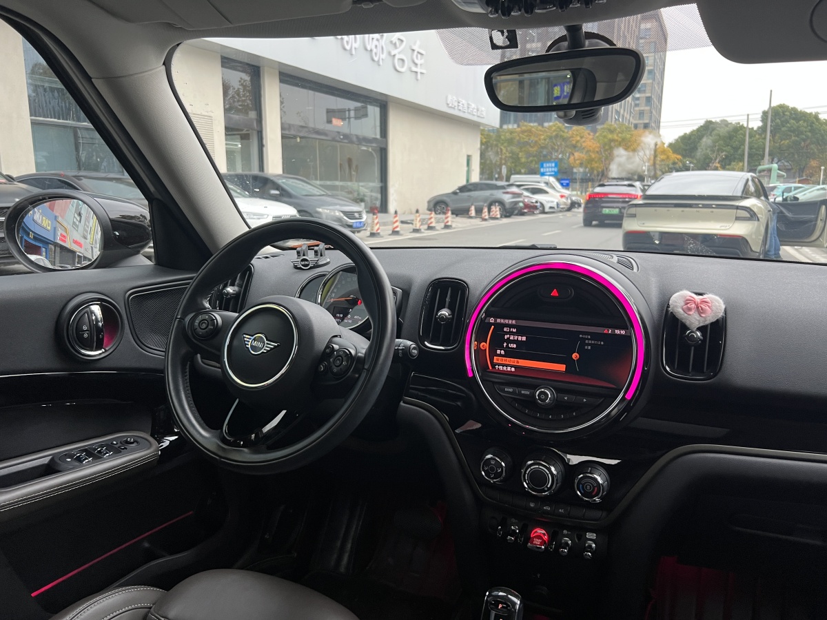 MINI COUNTRYMAN  2019款 1.5T COOPER ALL4 經(jīng)典派周末旅行版圖片