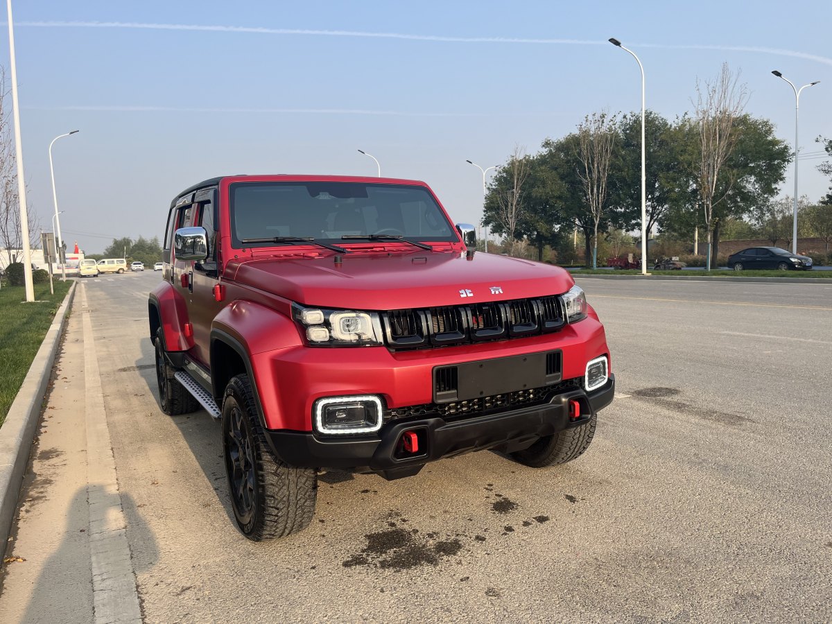 北京 BJ40  2021款 2.0D 自動四驅(qū)刀鋒英雄版?zhèn)b客型圖片