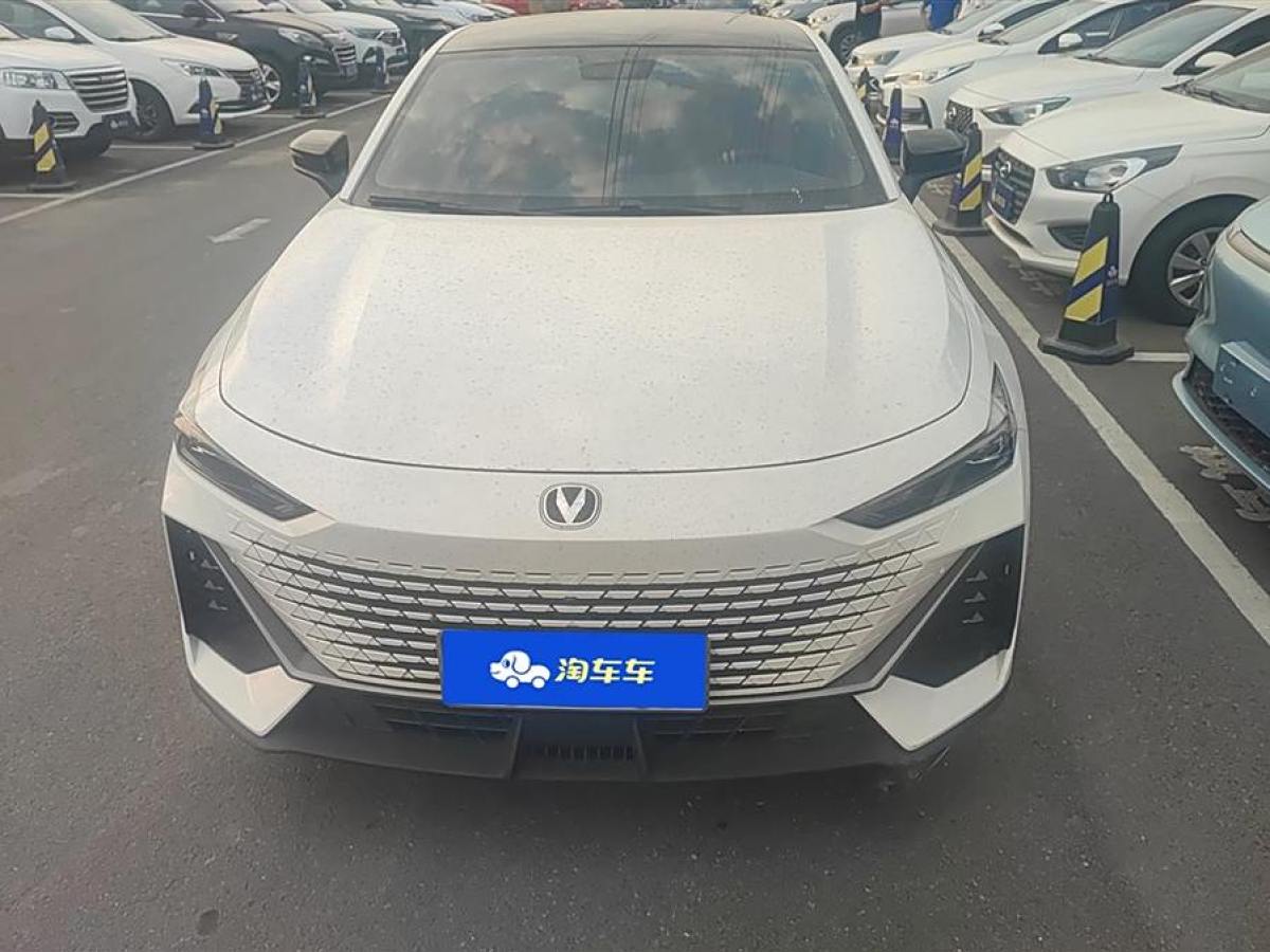 長安 長安UNI-V  2022款 1.5T 尊貴型圖片