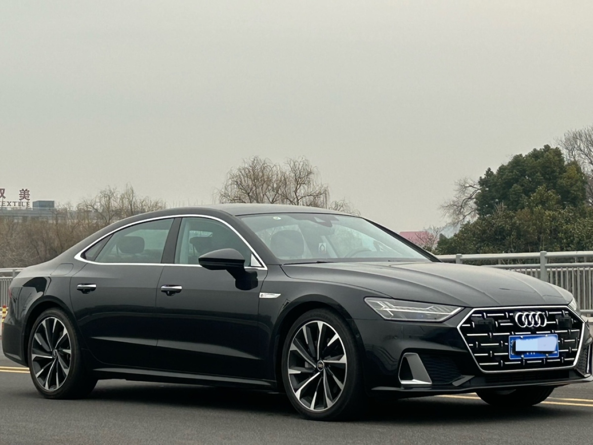 奧迪 奧迪A7L  2022款 45 TFSI quattro S-line 見遠(yuǎn)型流晶套裝圖片