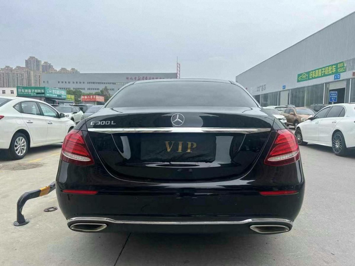 奔馳 奔馳A級(jí)  2019款  A 220 L 4MATIC 運(yùn)動(dòng)轎車圖片