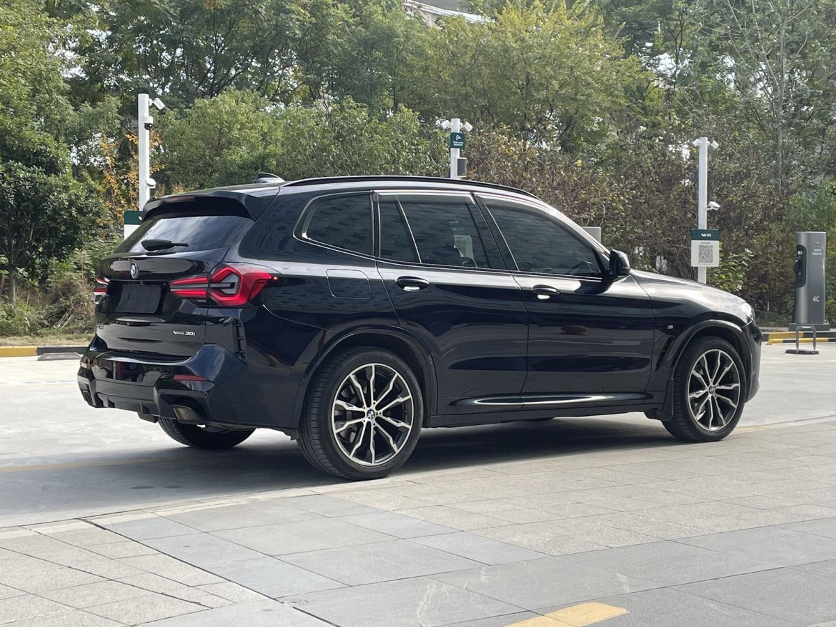 寶馬 寶馬X3  2022款 xDrive30i 領(lǐng)先型 M曜夜套裝圖片