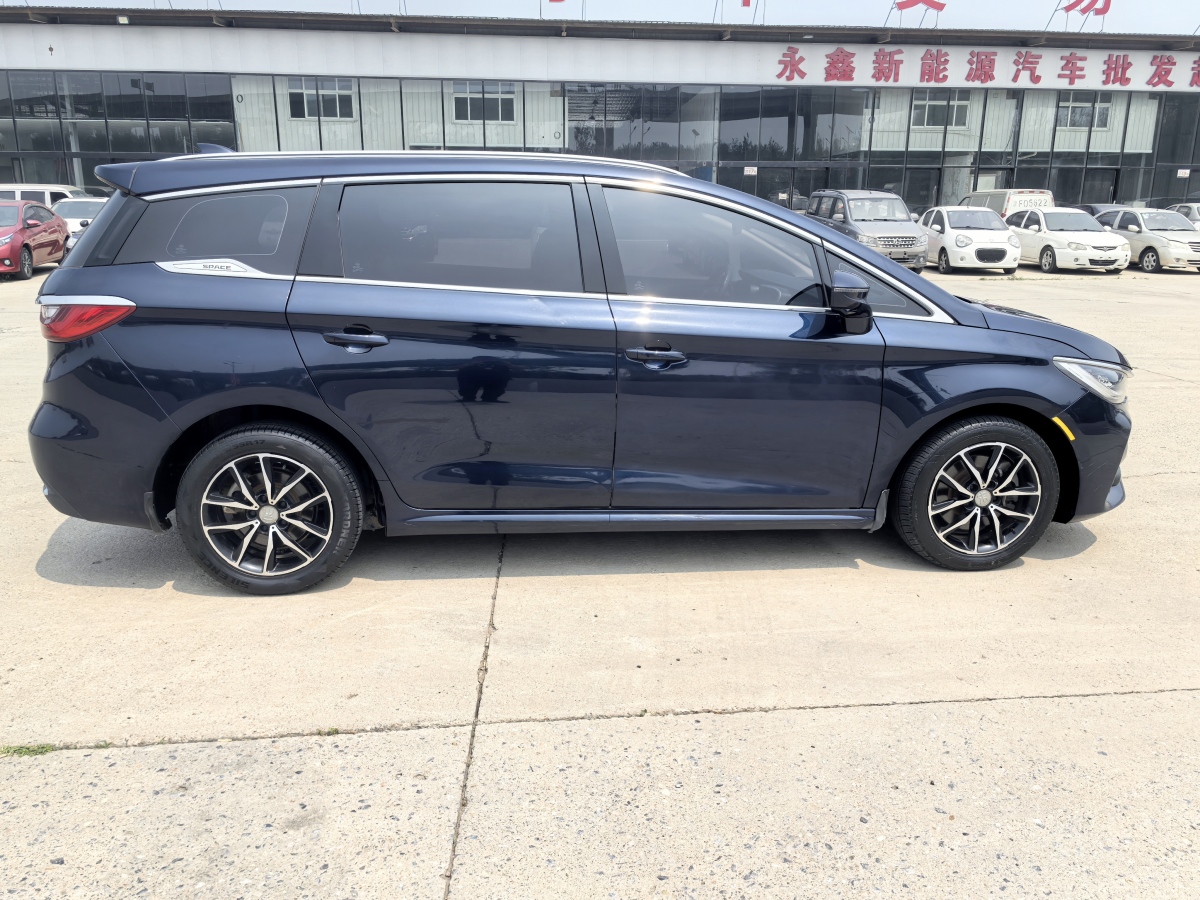 比亞迪 宋MAX  2018款 1.5T 自動智聯(lián)精英型 6座圖片
