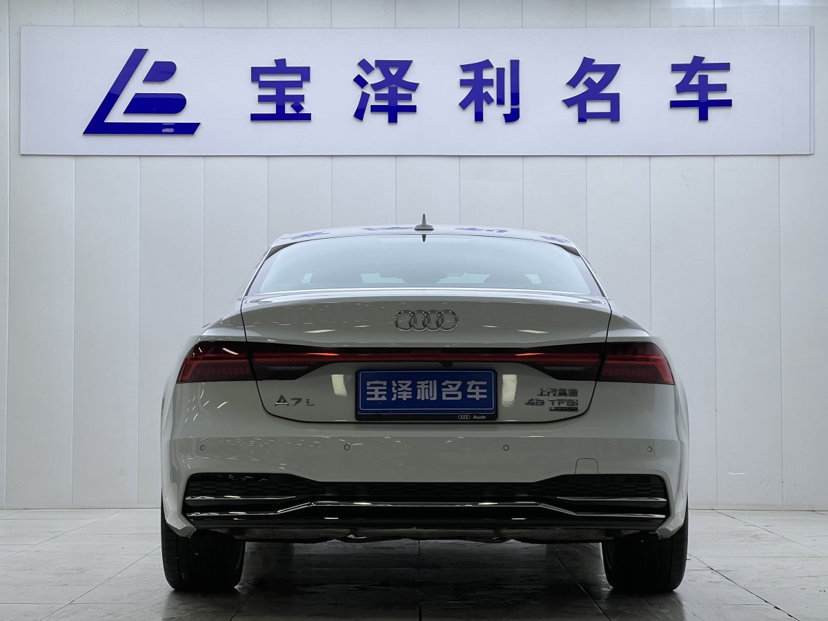 奧迪 奧迪A7L  2024款 45TFSI quattro S-line 見遠(yuǎn)型 流晶套裝圖片