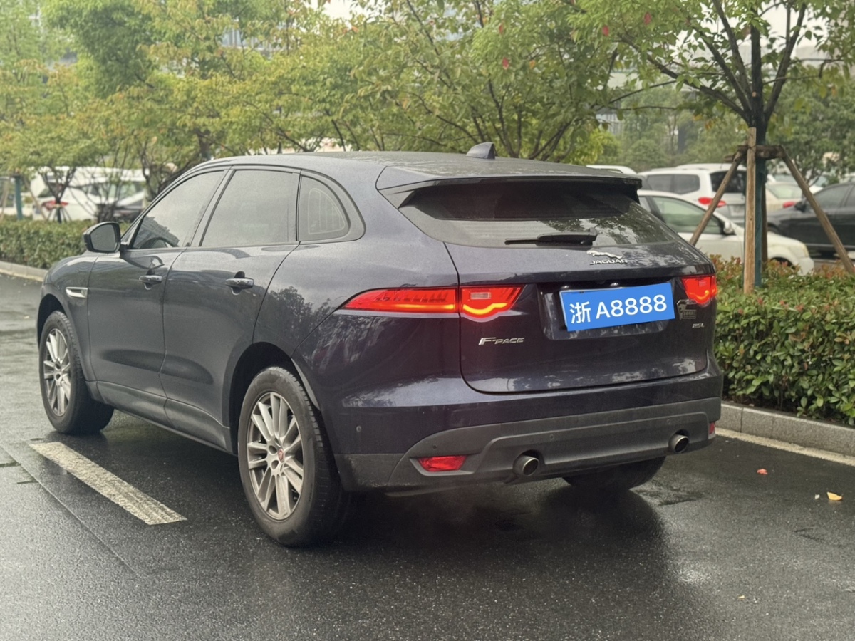 捷豹 F-PACE  2016款 2.0T 兩驅(qū)都市尊享版圖片