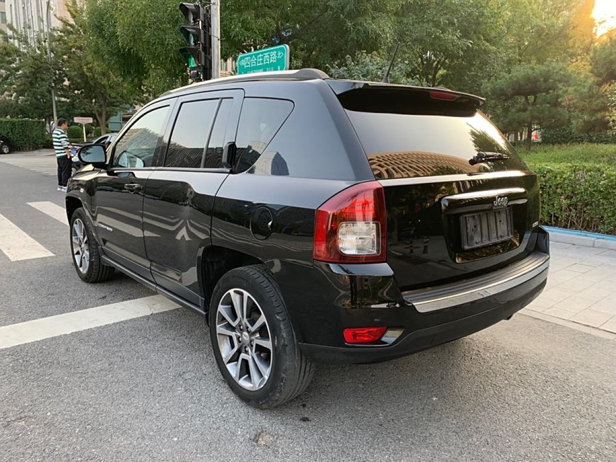 Jeep 指南者  2014款 改款 2.4L 四驅(qū)豪華導(dǎo)航版圖片