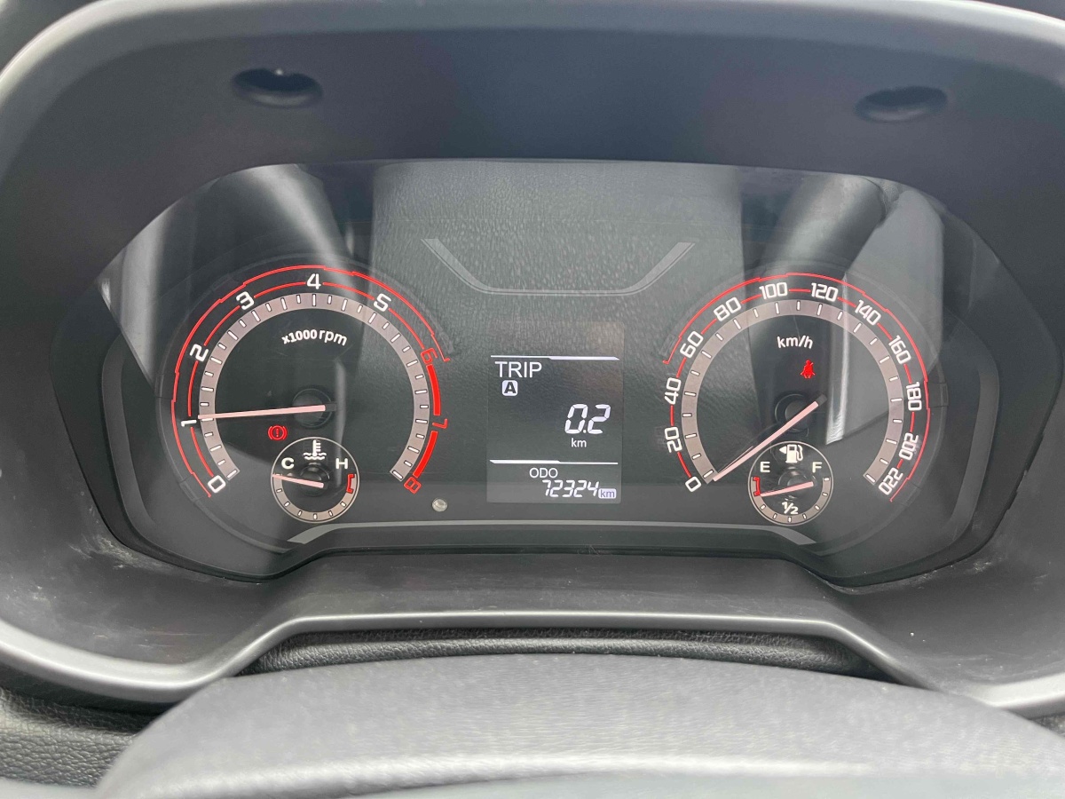 上汽大通 T60  2017款 2.4L汽油手动两驱低底盘舒适型大双排图片