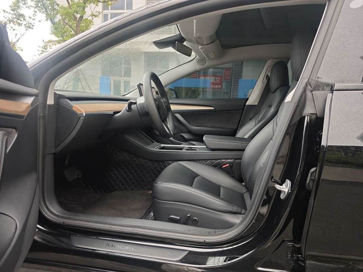 特斯拉 Model 3  2019款 標(biāo)準(zhǔn)續(xù)航后驅(qū)升級版圖片