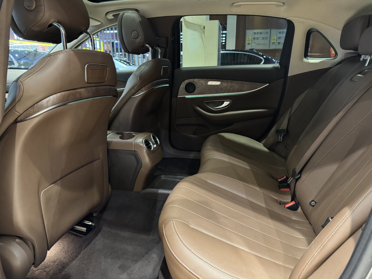 奔馳 奔馳E級  2022款 改款 E 300 L 時尚型圖片