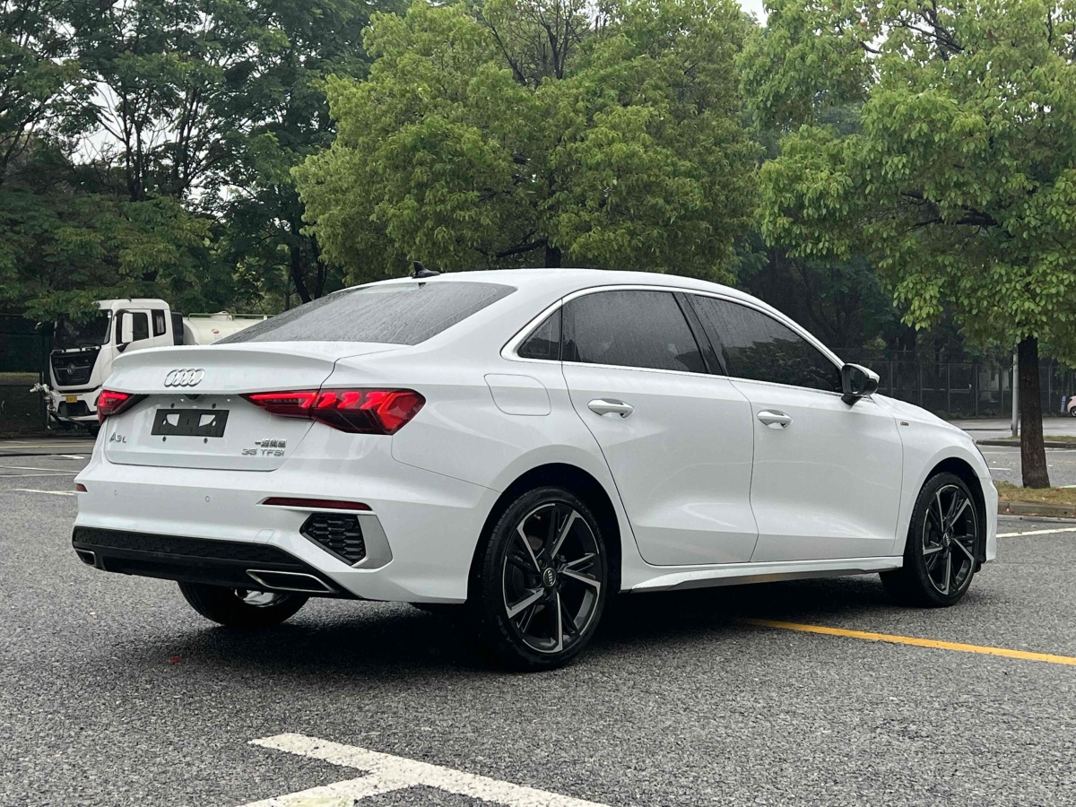 奧迪 奧迪A3  2021款 A3L Limousine 35 TFSI 時(shí)尚運(yùn)動(dòng)型圖片