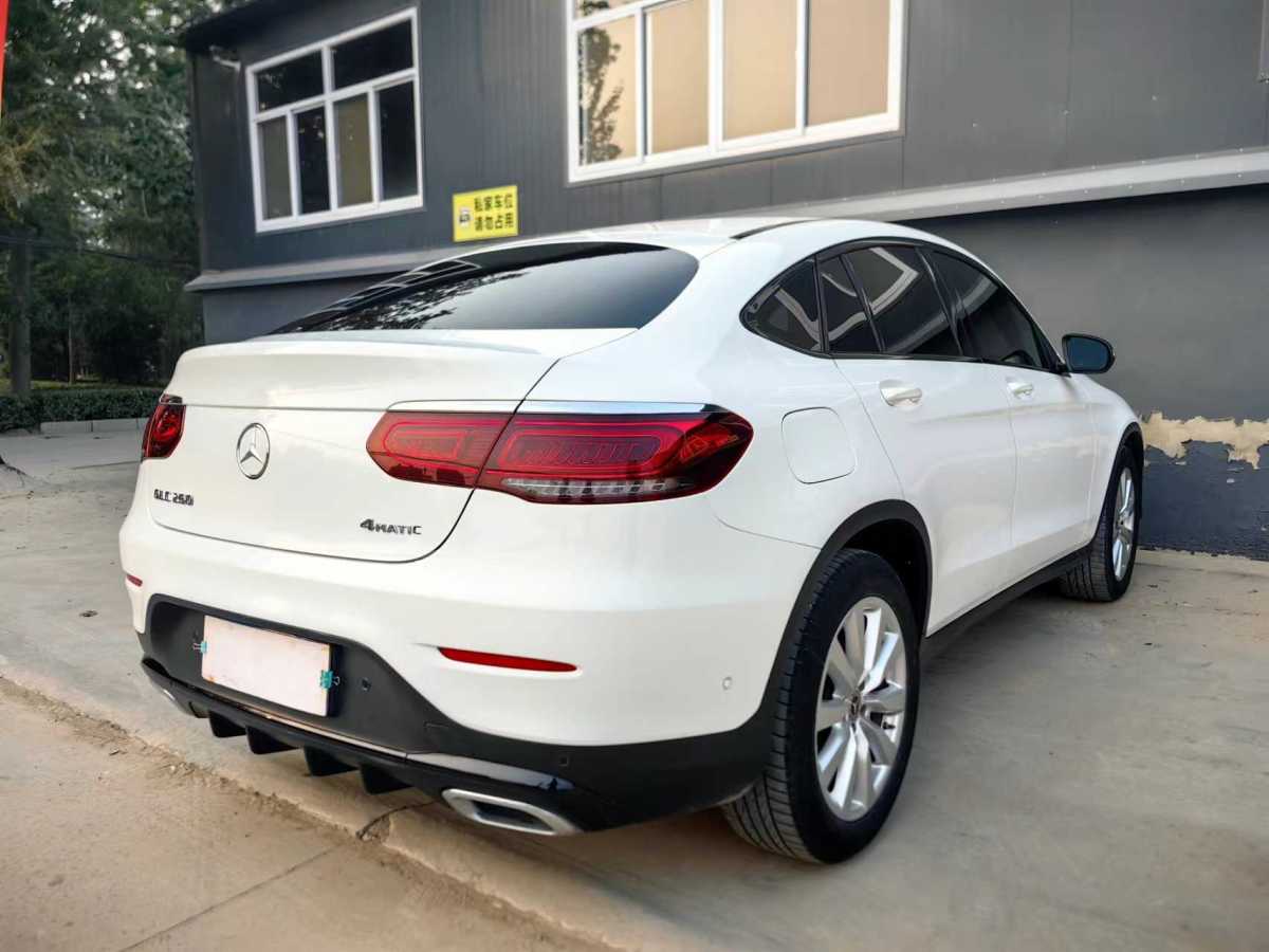 奔馳 奔馳GLC  2021款 GLC 260 4MATIC 轎跑SUV圖片