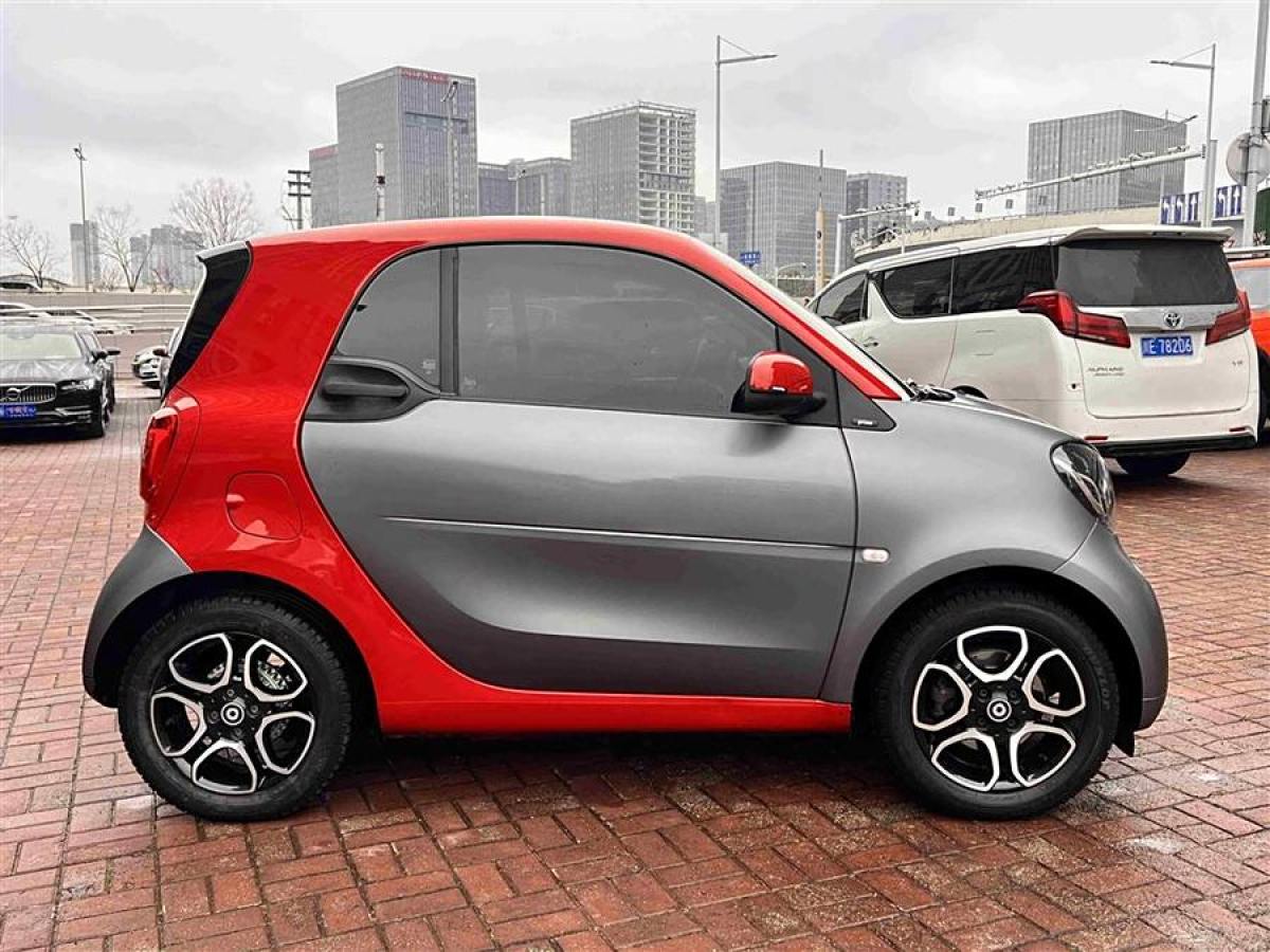 smart fortwo  2018款 0.9T 66千瓦硬頂先鋒版圖片