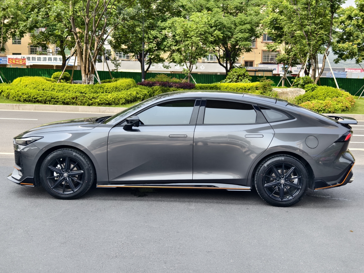 長安 長安UNI-V  2022款 1.5T 運動版圖片