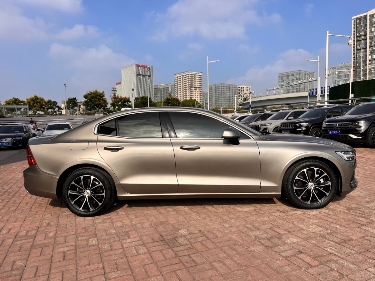 沃爾沃 S60L  2021款 T4 智逸豪華版圖片