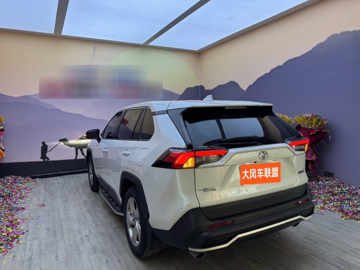 豐田 RAV4  2018款 榮放 2.0L CVT兩驅風尚版圖片